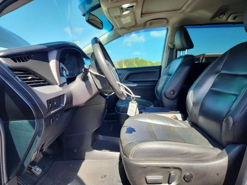2016 TOYOTA SIENNA SE  