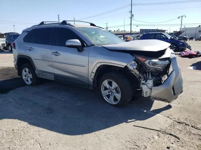 2020 TOYOTA RAV4 XLE  