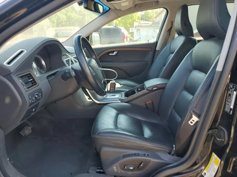 2011 VOLVO XC70 3.2  