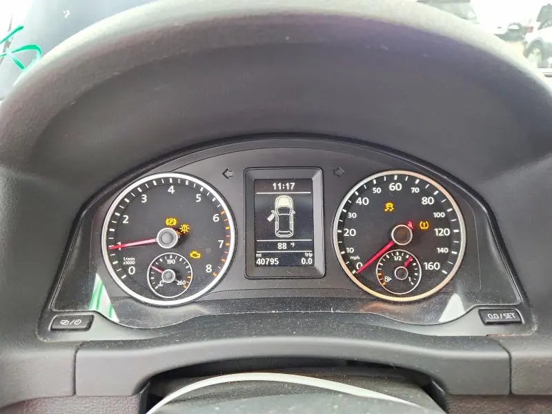 2013 VOLKSWAGEN TIGUAN S  