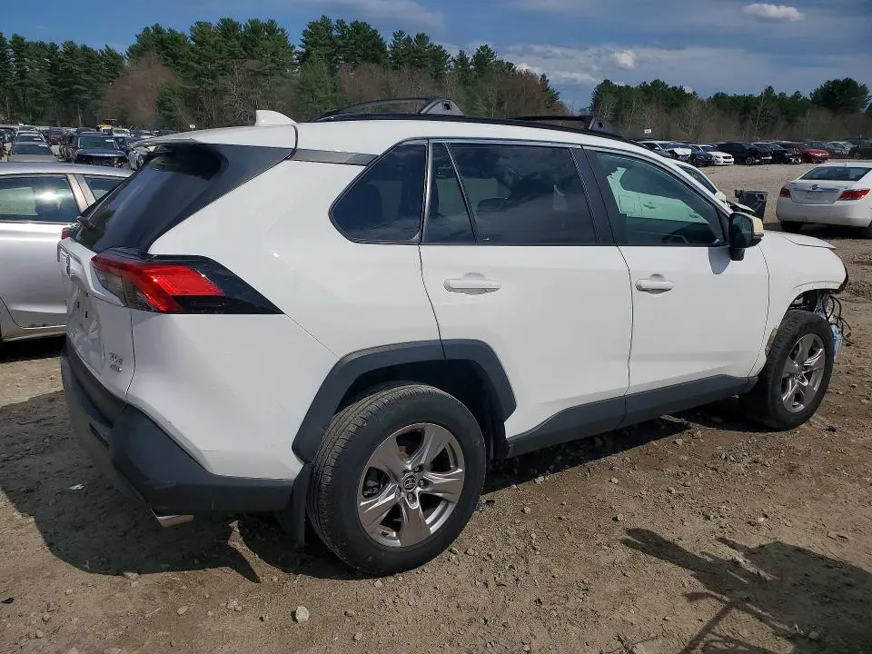 2022 TOYOTA RAV4 XLE  