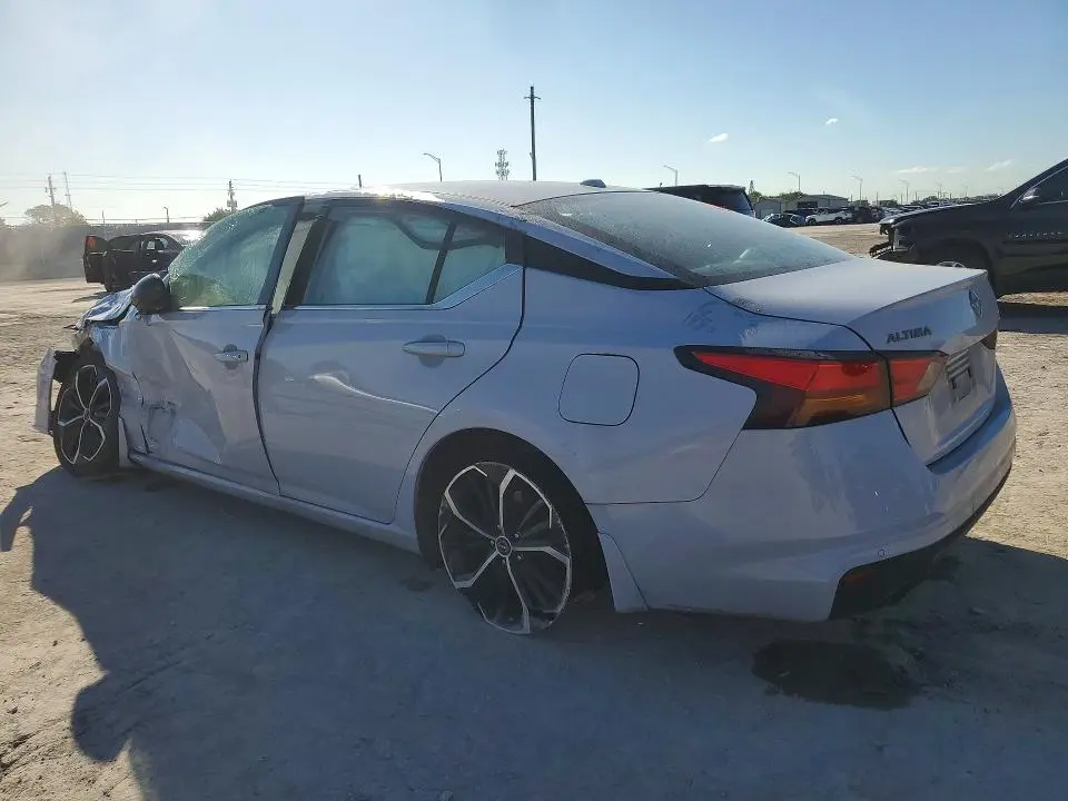 2024 NISSAN ALTIMA SR  