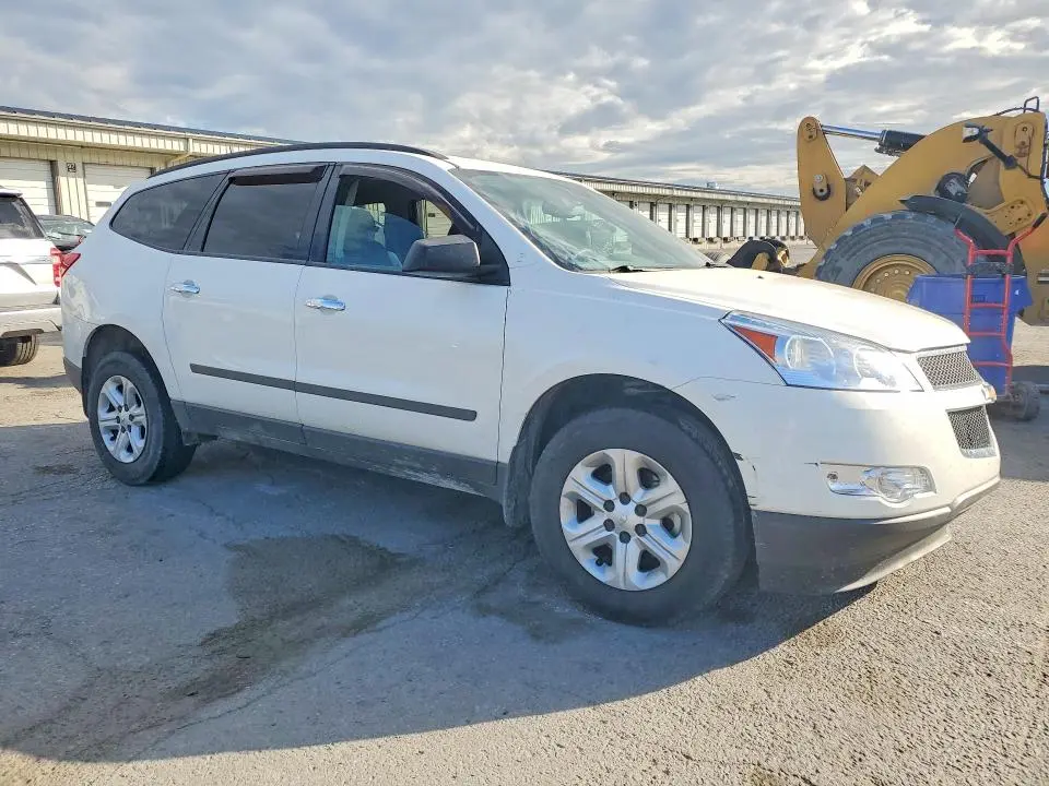 2010 CHEVROLET TRAVERSE LS  