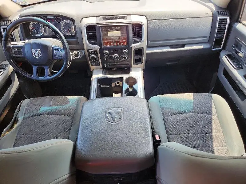 2015 RAM 1500 SLT  