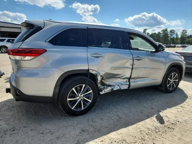 2017 TOYOTA HIGHLANDER SE  