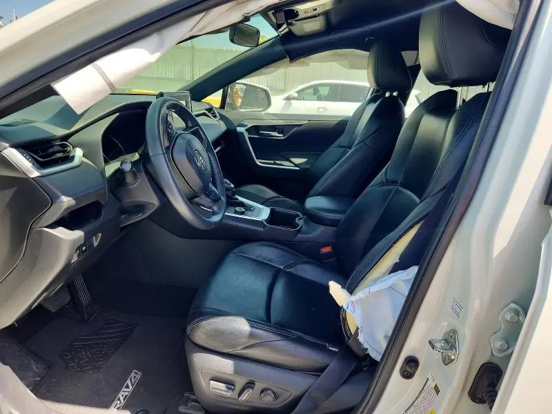 2022 TOYOTA RAV4 SE  