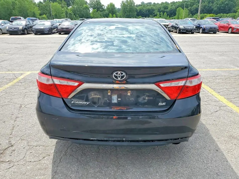 2017 TOYOTA CAMRY SE  