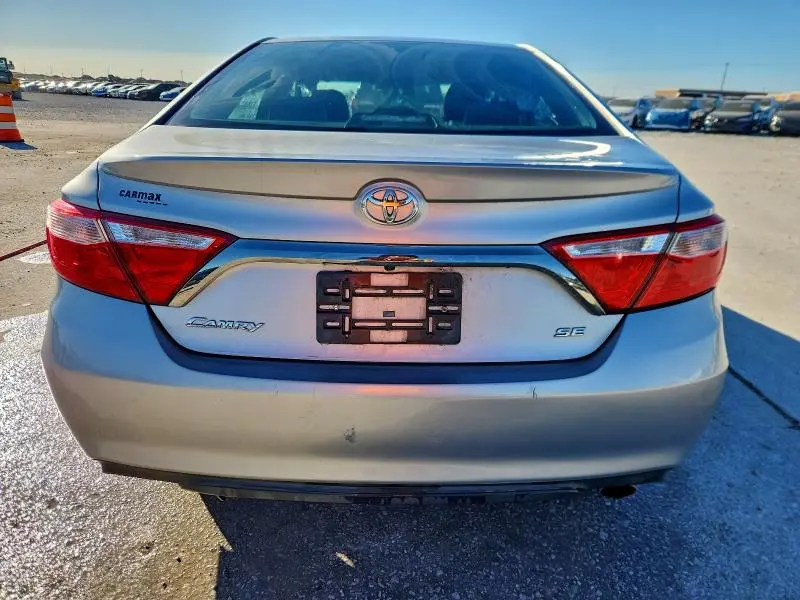 2015 TOYOTA CAMRY SE  