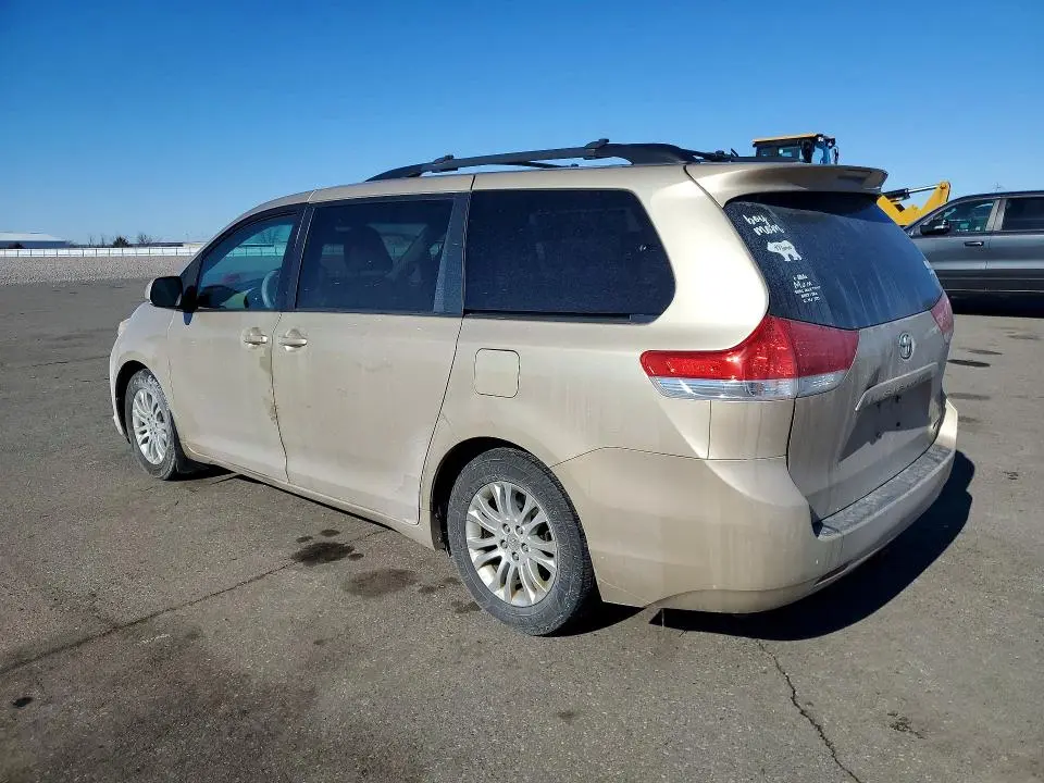 2011 TOYOTA SIENNA XLE  
