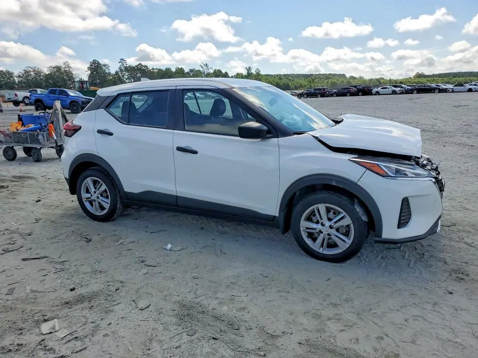 2024 NISSAN KICKS S  
