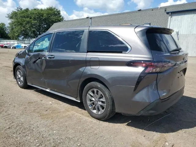 2024 TOYOTA SIENNA XLE