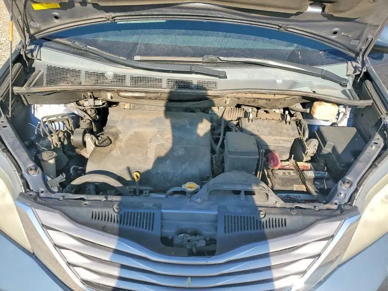 2015 TOYOTA SIENNA XLE 8-PASSENGER  