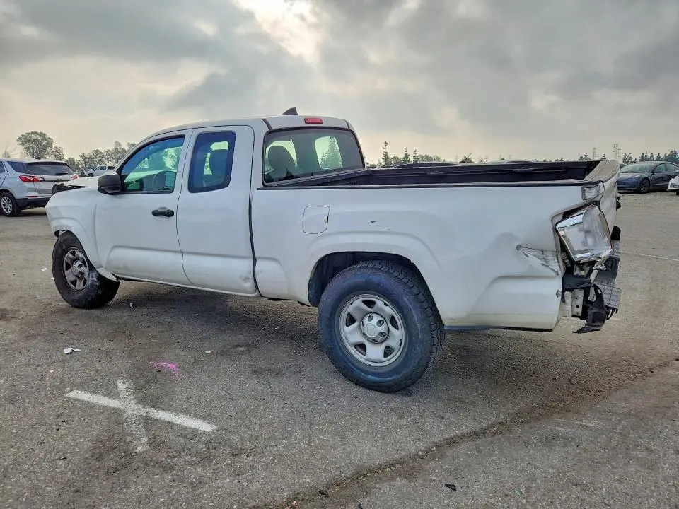 2017 TOYOTA TACOMA SR  