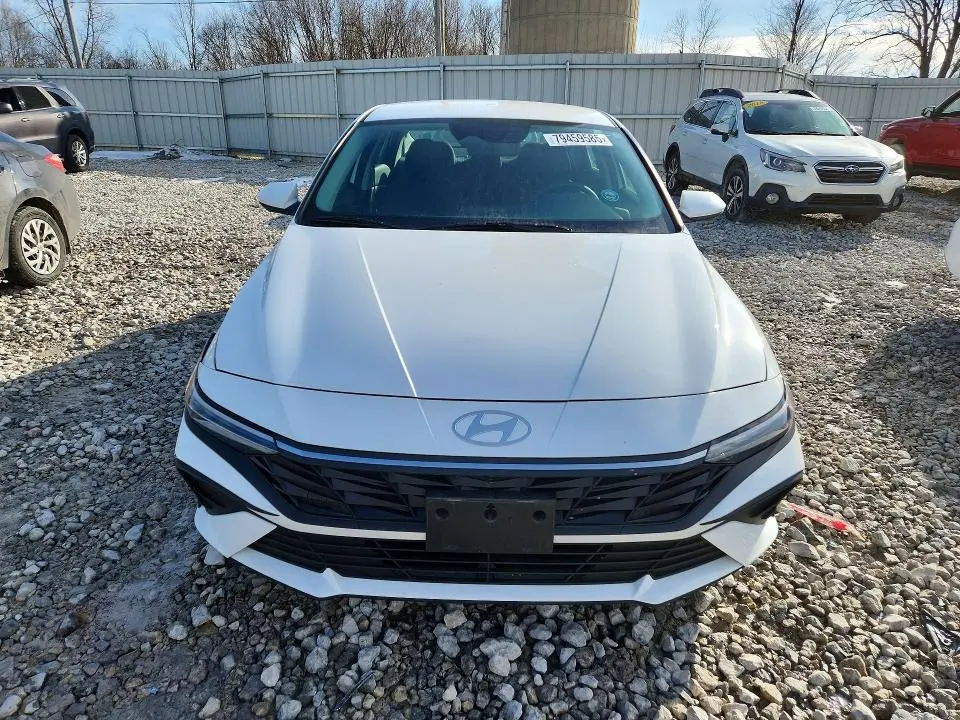 2024 HYUNDAI ELANTRA SE  