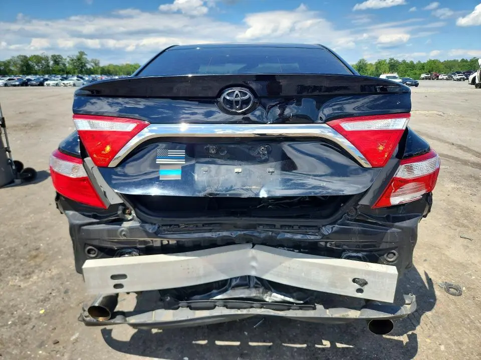 2016 TOYOTA CAMRY SE  