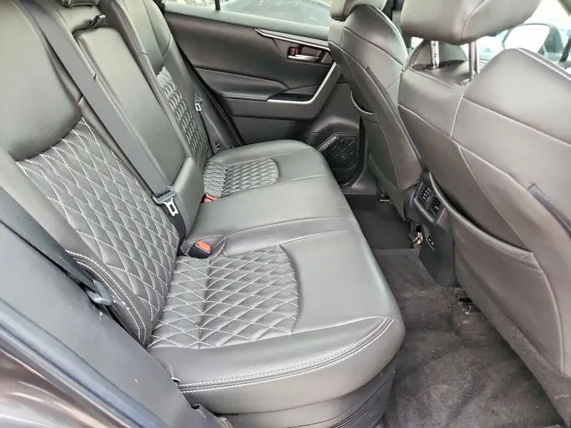 2022 TOYOTA RAV4 SE  
