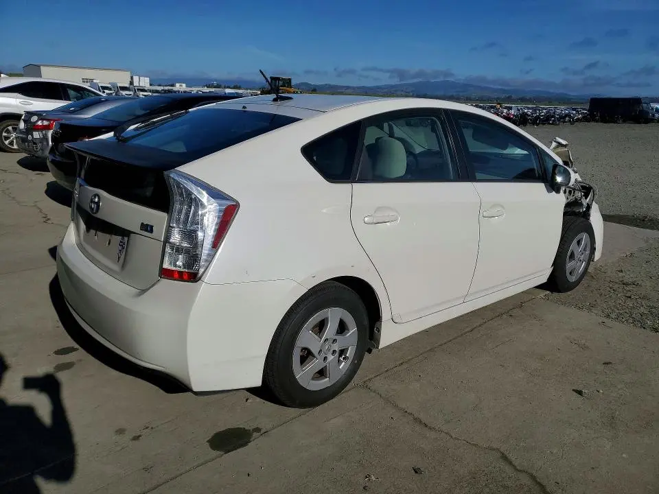 2010 TOYOTA PRIUS III  