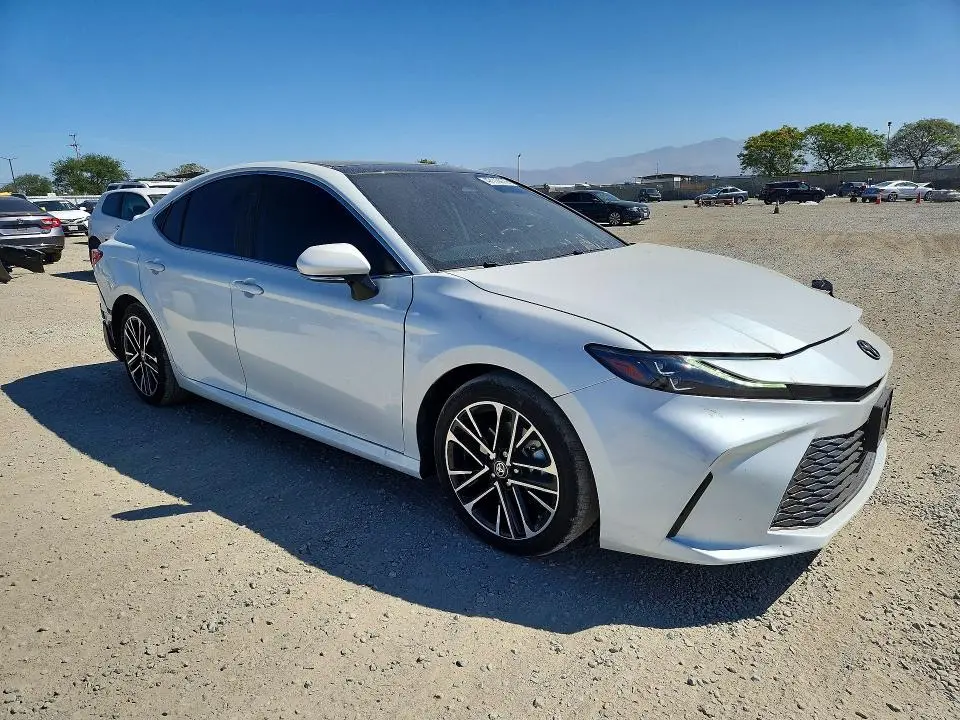 2025 TOYOTA CAMRY XLE  