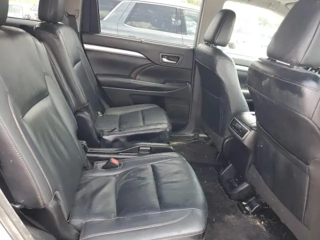 2019 TOYOTA HIGHLANDER SE  