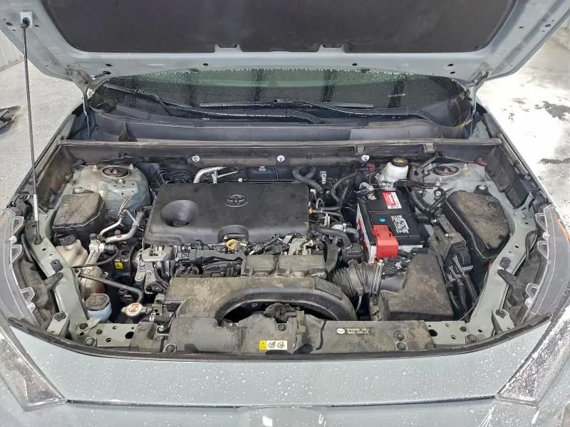 2021 TOYOTA RAV4 XLE  