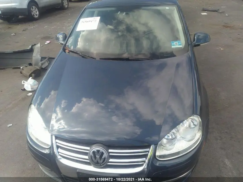 2010 VOLKSWAGEN JETTA SEDAN SE