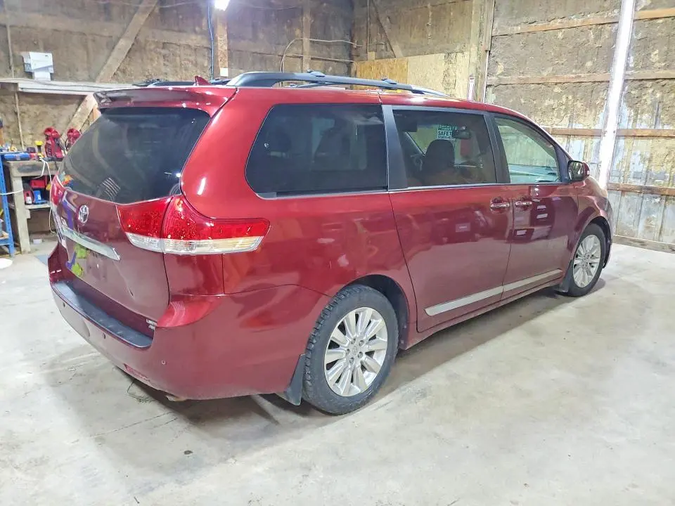 2013 TOYOTA SIENNA LIMITED 7-PASSENGER  
