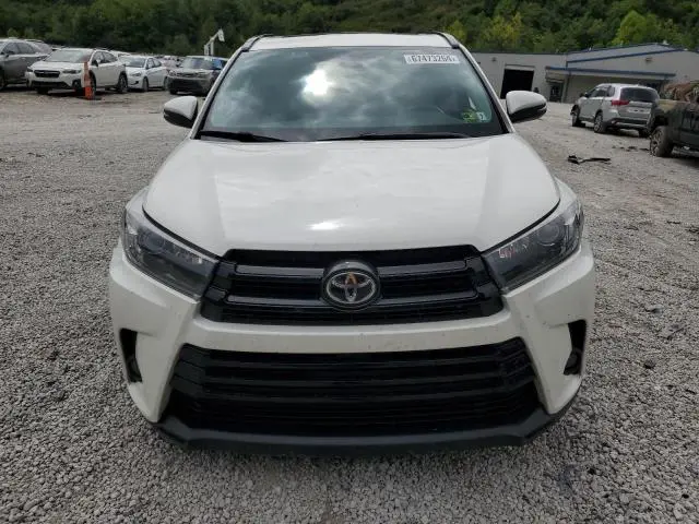 2019 TOYOTA HIGHLANDER SE  
