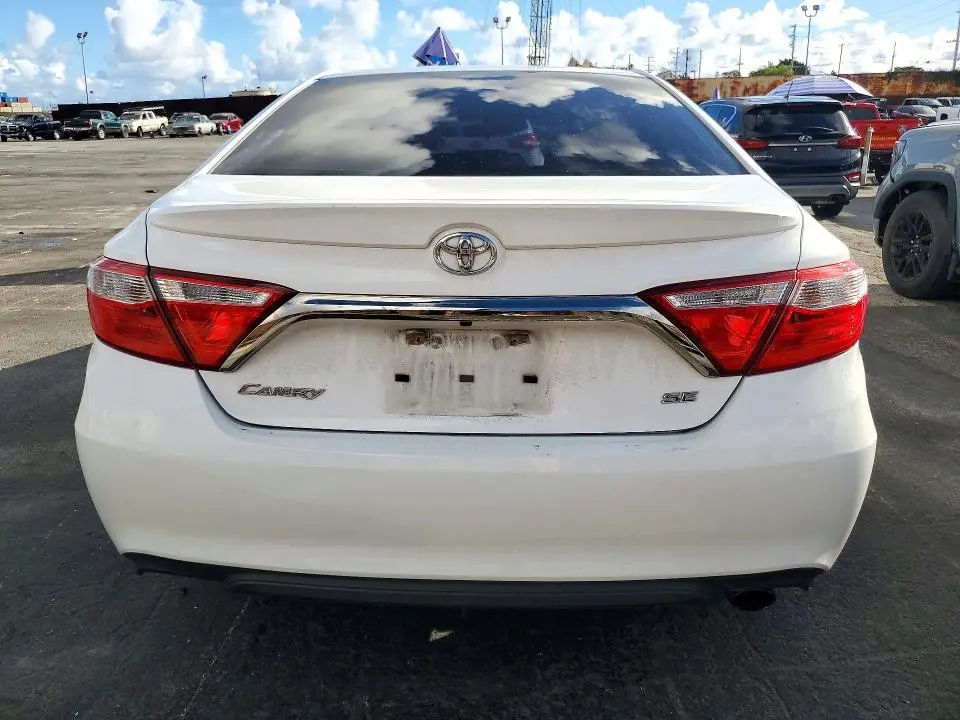 2017 TOYOTA CAMRY SE  