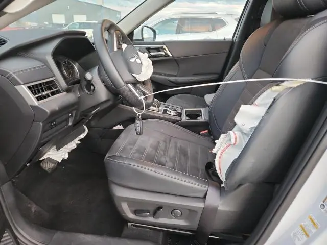 2024 MITSUBISHI OUTLANDER SE  