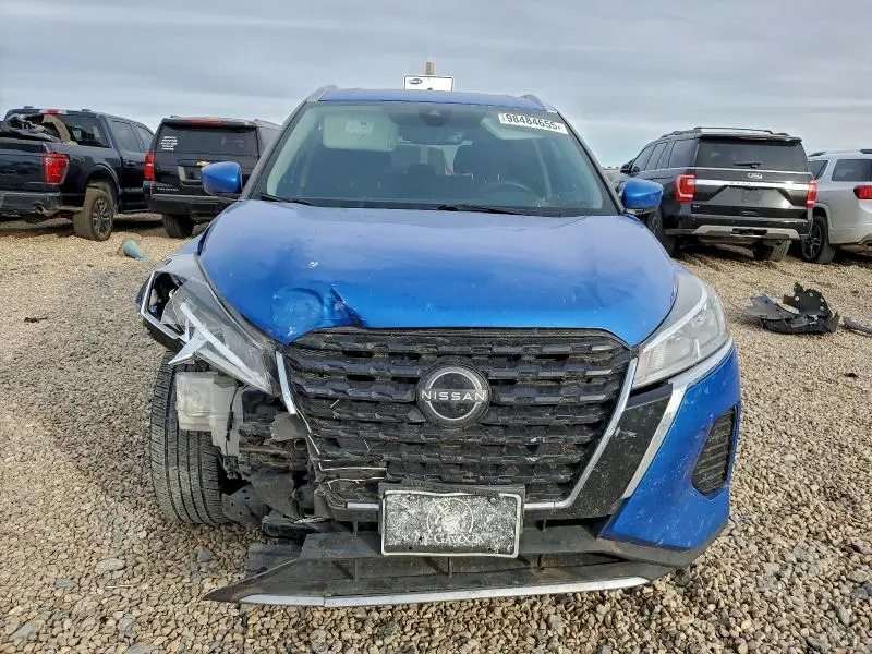 2022 NISSAN KICKS SV  