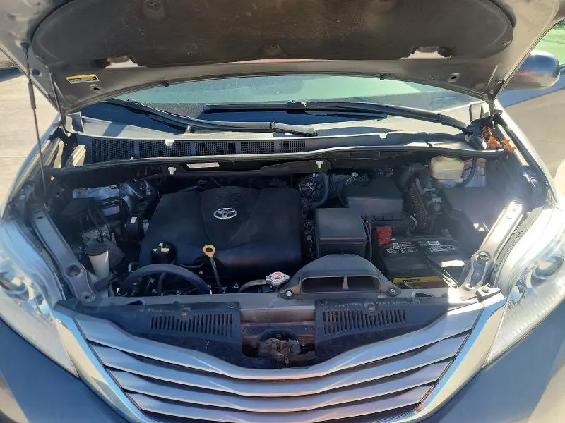 2017 TOYOTA SIENNA XLE 8-PASSENGER  