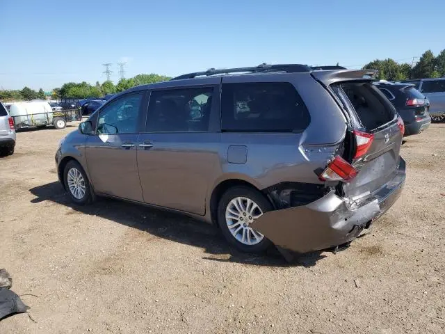 2017 TOYOTA SIENNA XLE  