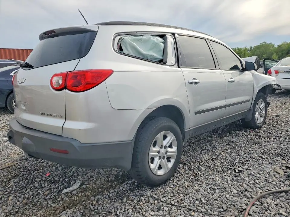 2011 CHEVROLET TRAVERSE LS  