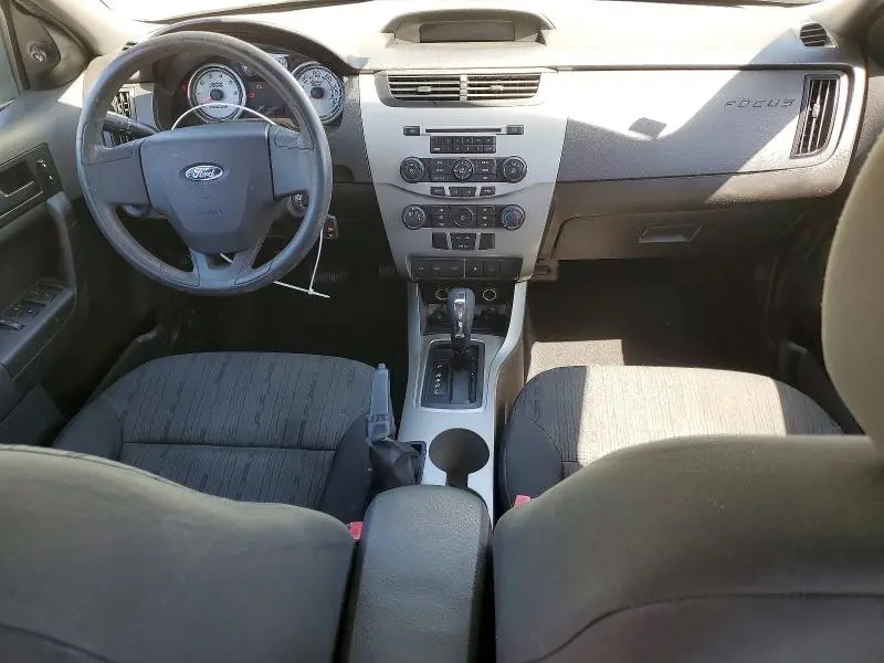 2010 FORD FOCUS SE  