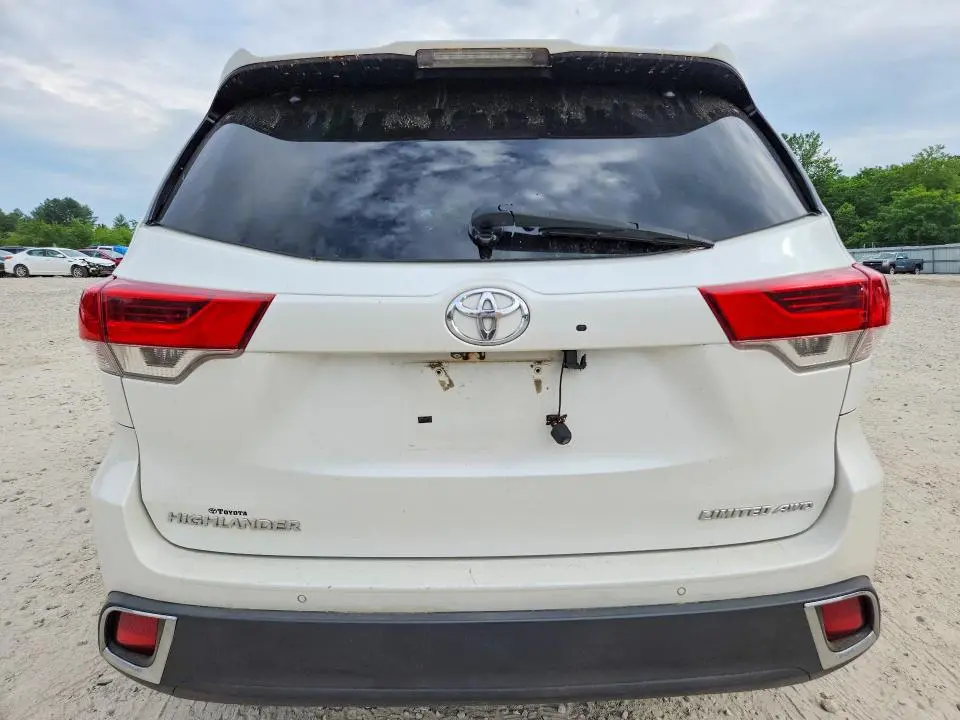2017 TOYOTA HIGHLANDER LIMITED PLATINUM  