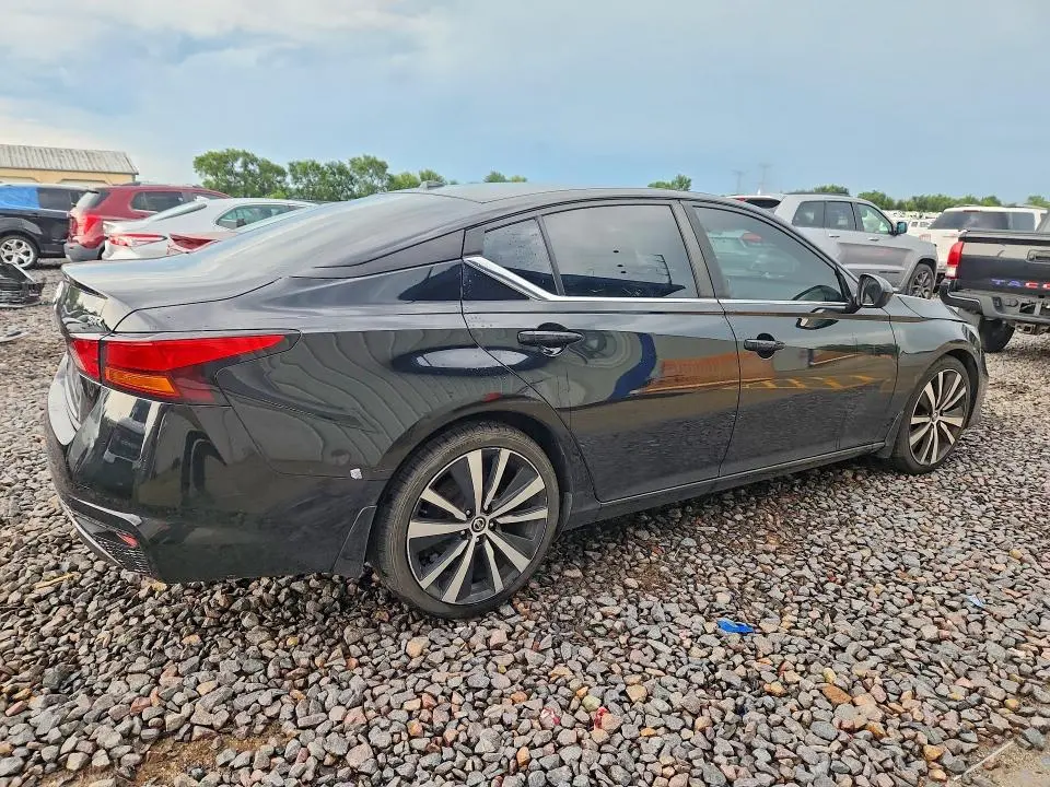 2019 NISSAN ALTIMA SR  
