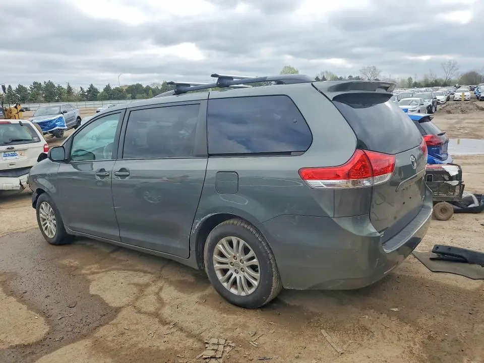 2013 TOYOTA SIENNA XLE 8-PASSENGER  