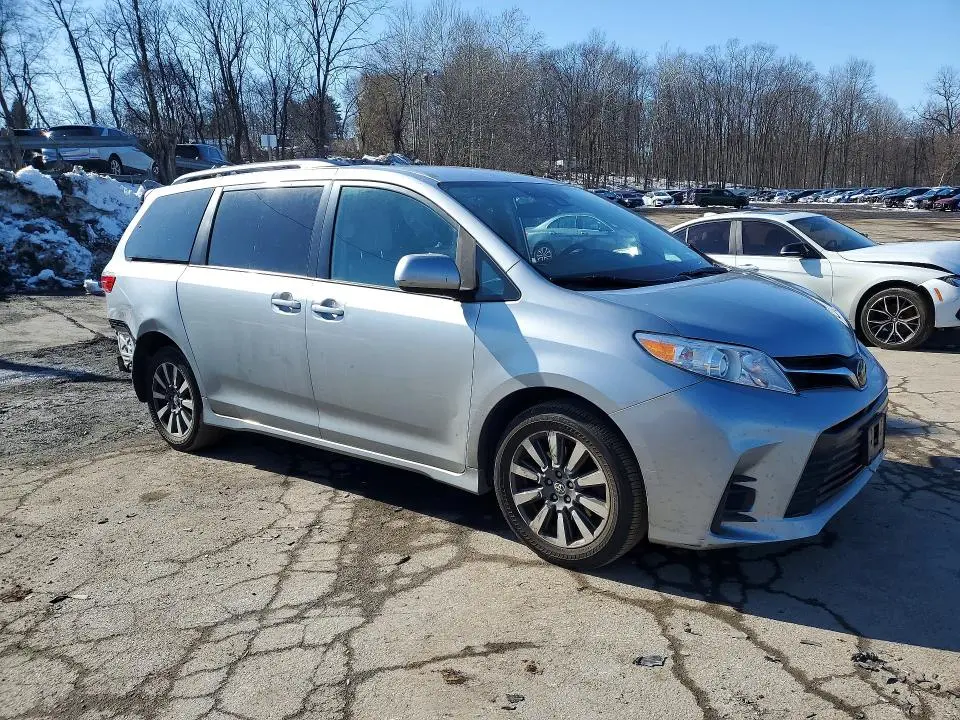 2020 TOYOTA SIENNA LE  