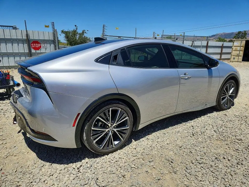2023 TOYOTA PRIUS XLE  
