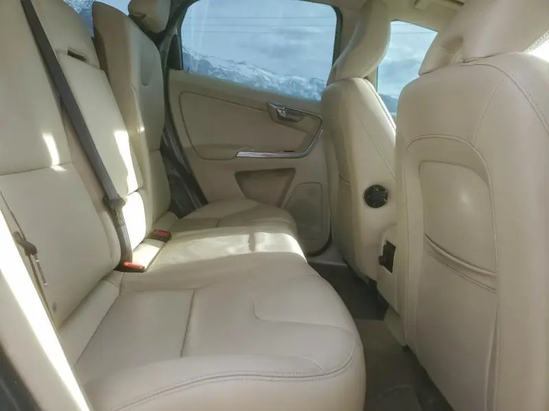 2015 VOLVO XC60 T6 PREMIER+  