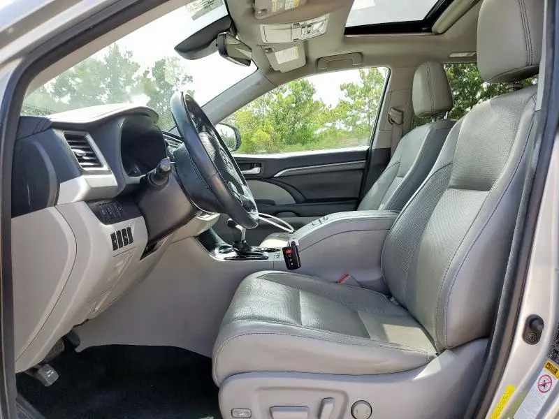 2017 TOYOTA HIGHLANDER LIMITED  