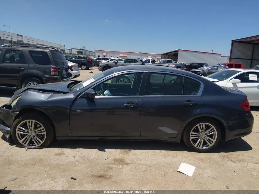 2013 INFINITI G37 JOURNEY