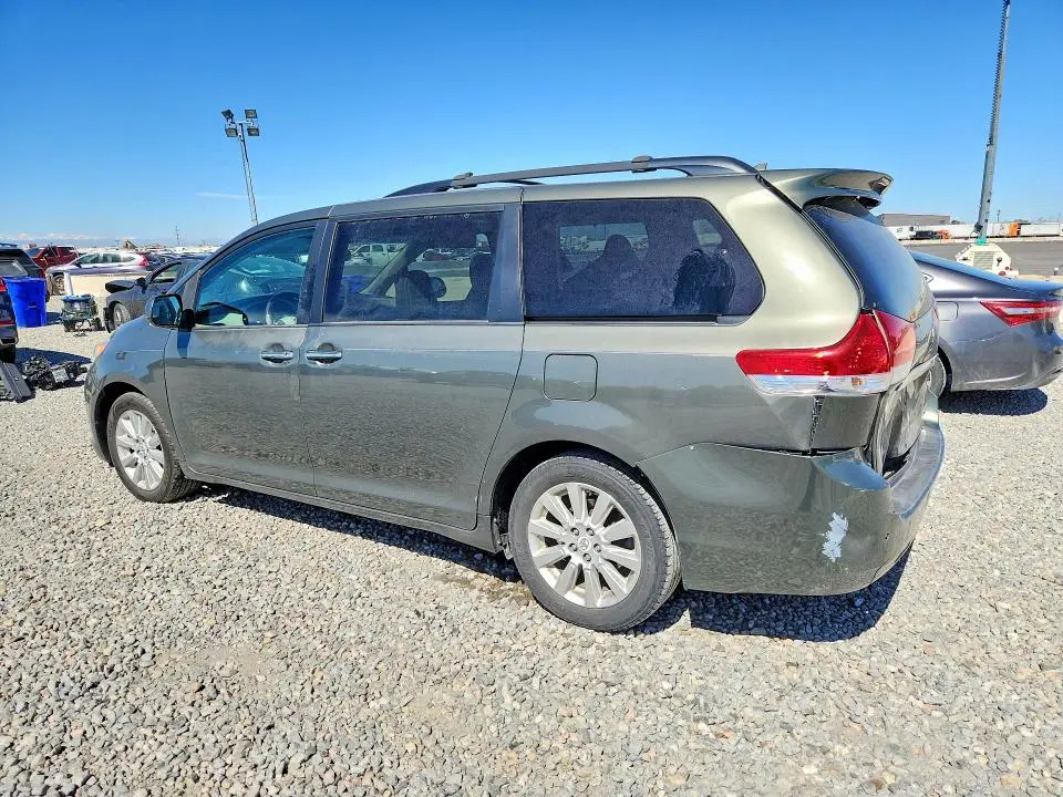 2011 TOYOTA SIENNA LIMITED 7-PASSENGER  