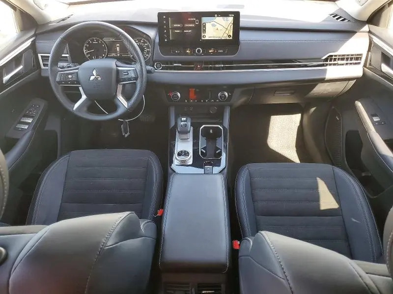 2025 MITSUBISHI OUTLANDER SE  