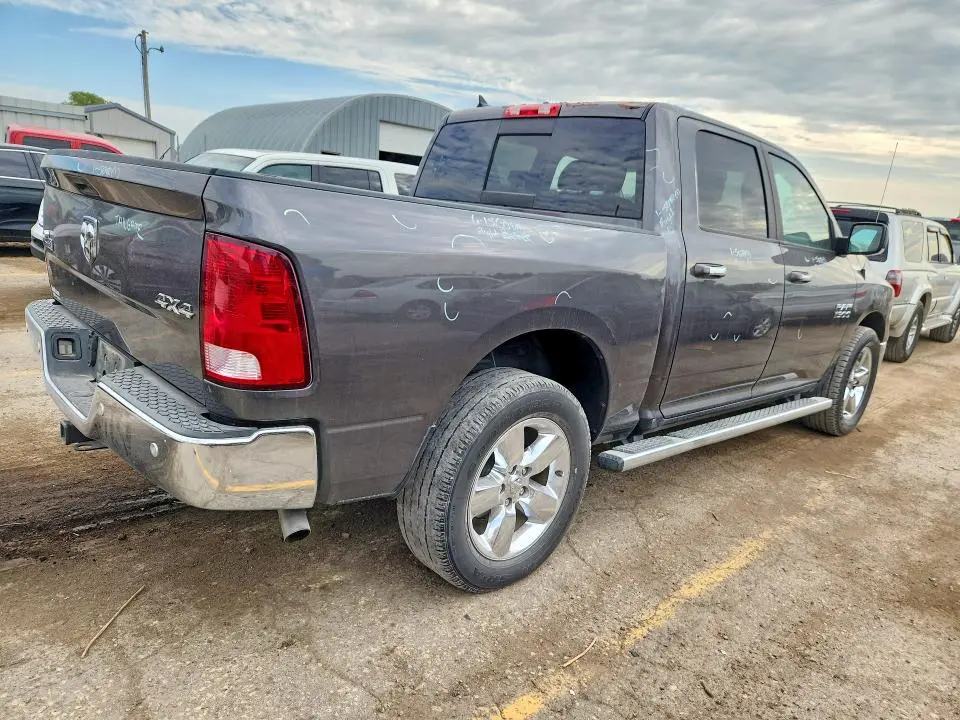 2017 RAM 1500 SLT  