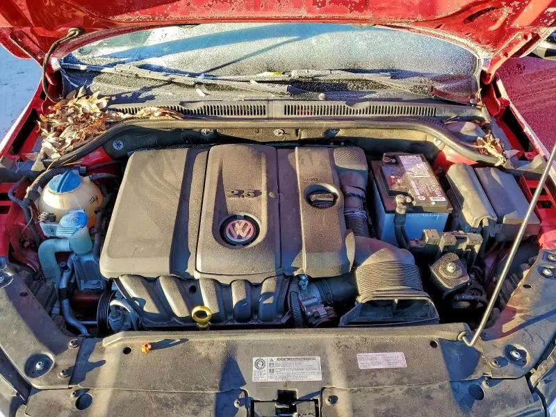 2013 VOLKSWAGEN JETTA SE  