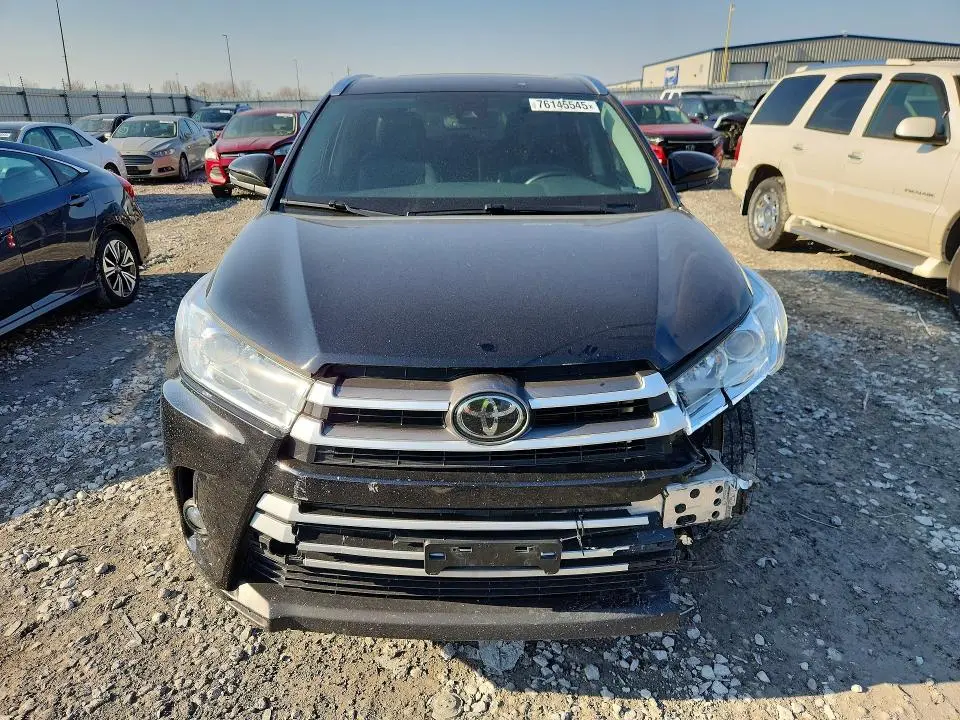 2019 TOYOTA HIGHLANDER SE  