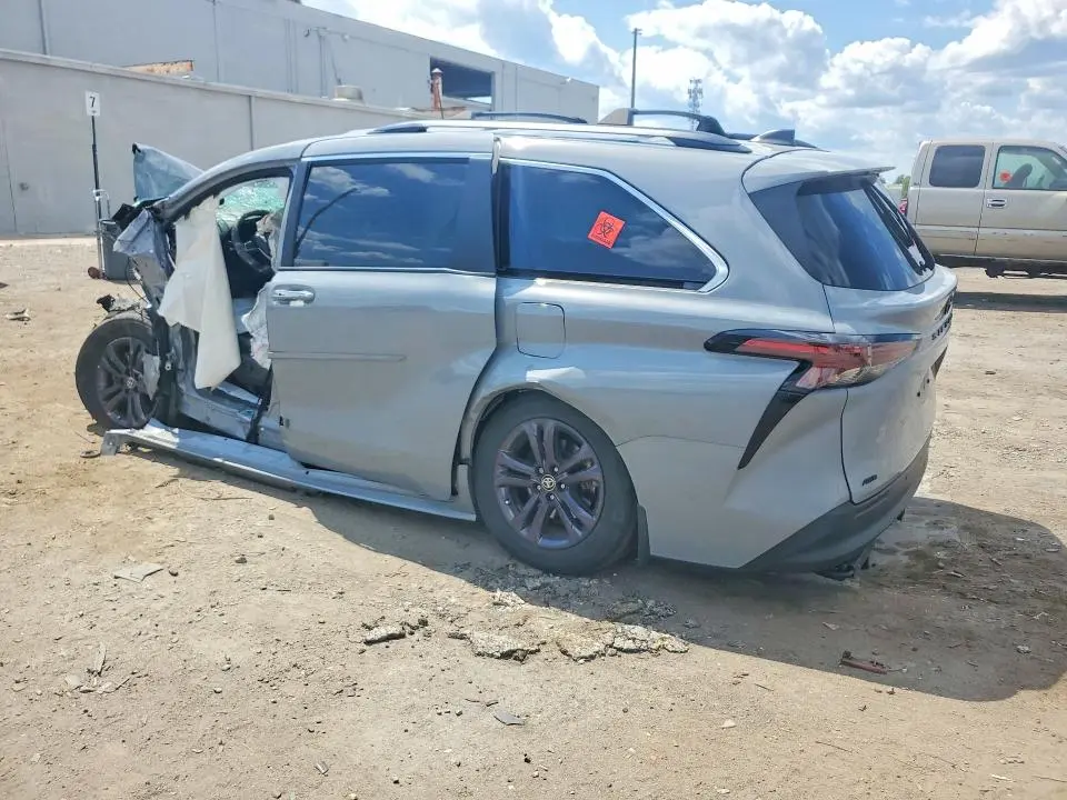 2024 TOYOTA SIENNA WOODLAND EDITION  
