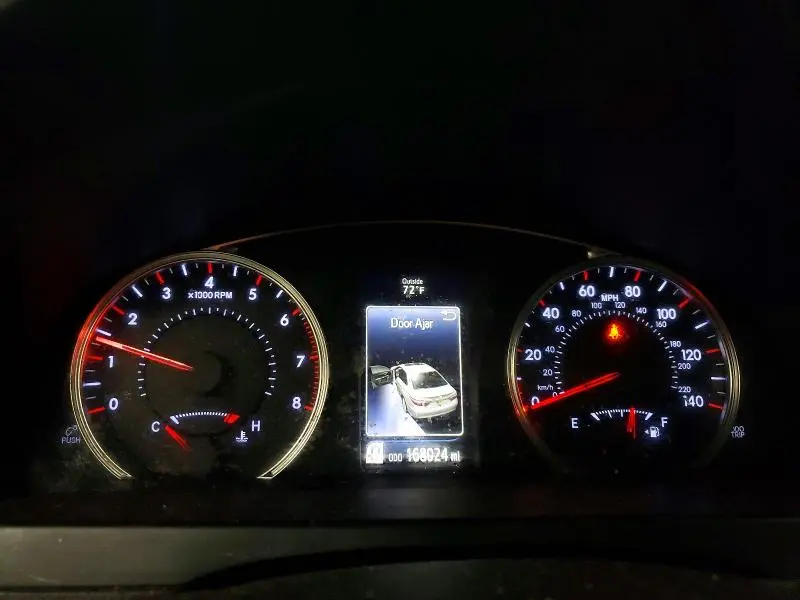 2016 TOYOTA CAMRY SE  