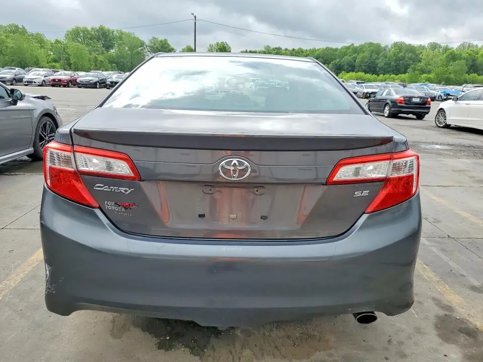 2014 TOYOTA CAMRY SE  